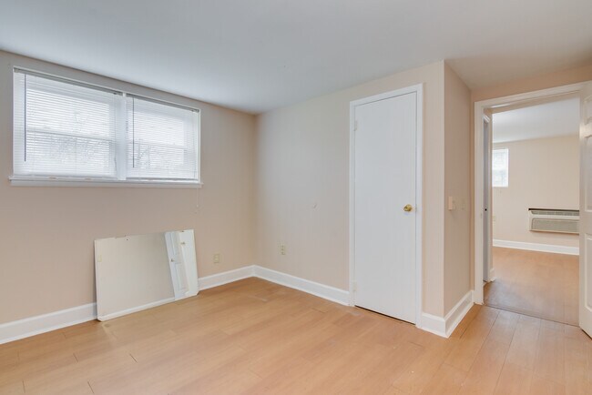 Building Photo - 2208 Bungalow Rd