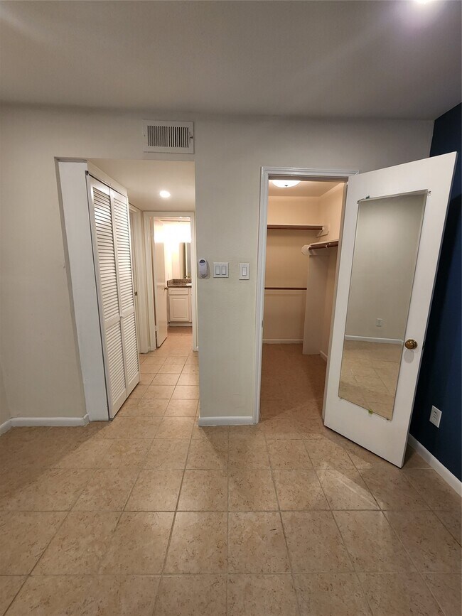 Building Photo - 2250 Bering Dr