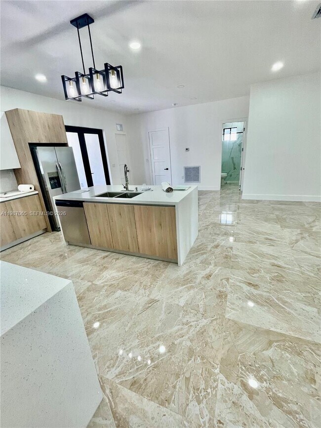 Building Photo - 435 N Quebrada St