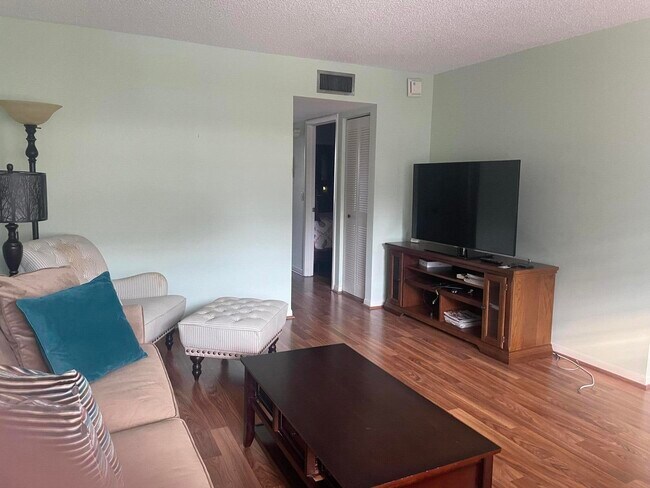 Building Photo - 523 Piedmont K