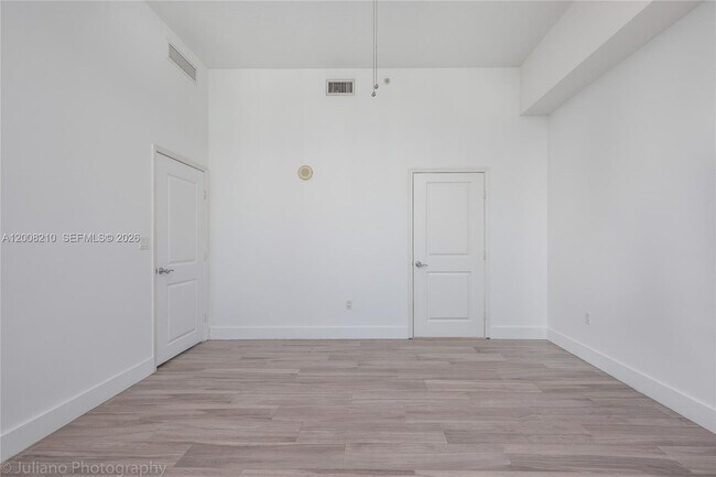 Building Photo - 7900 Harbor Island Dr