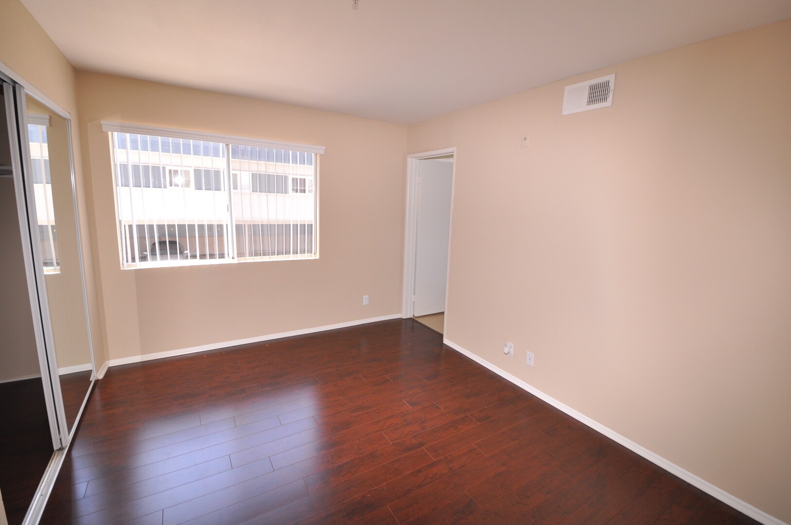 Building Photo - 5002 Tujunga Ave