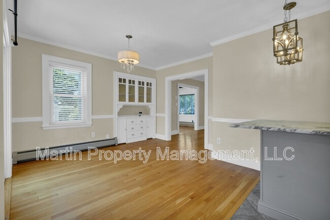 Building Photo - 184 William St