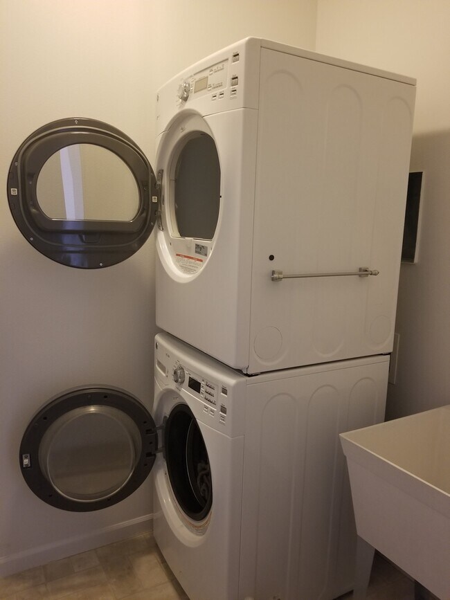 Building Photo - Beautiful Single-Level Living in a Desirable Spokane Community - New pictures coming soon!