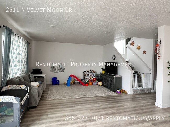 Building Photo - 2511 N Velvet Moon Dr