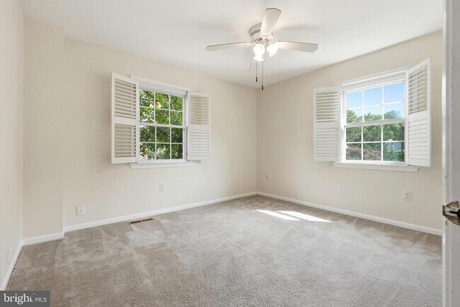 Building Photo - 8031 Sleepy View Ln
