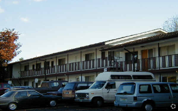 Building Photo - Tigard Manor