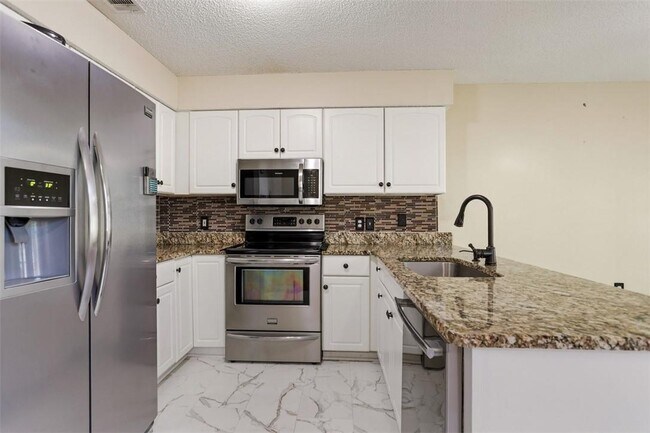Building Photo - 14 Sandy Pond Ct