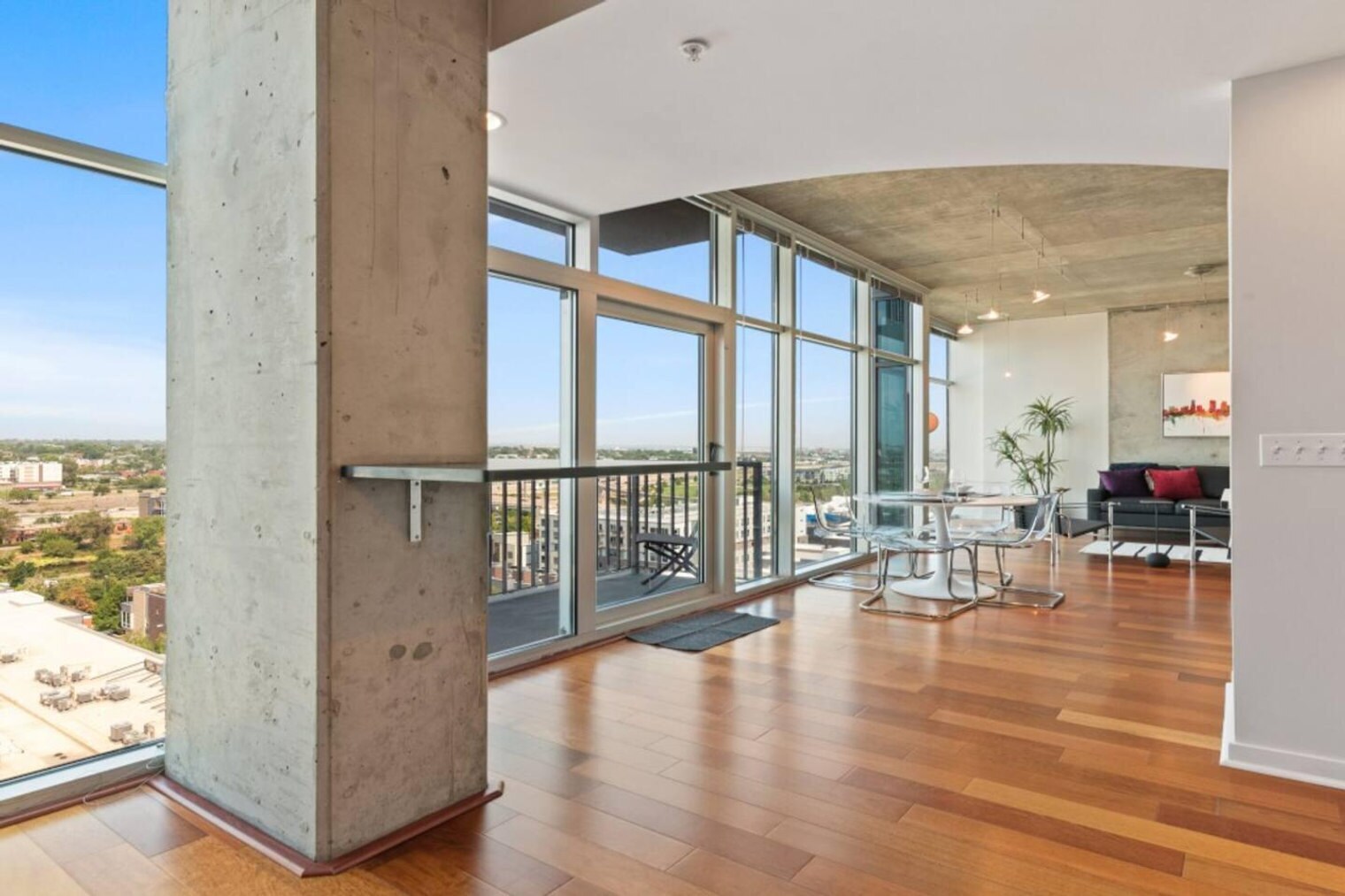 Building Photo - 1701 Chestnut Pl