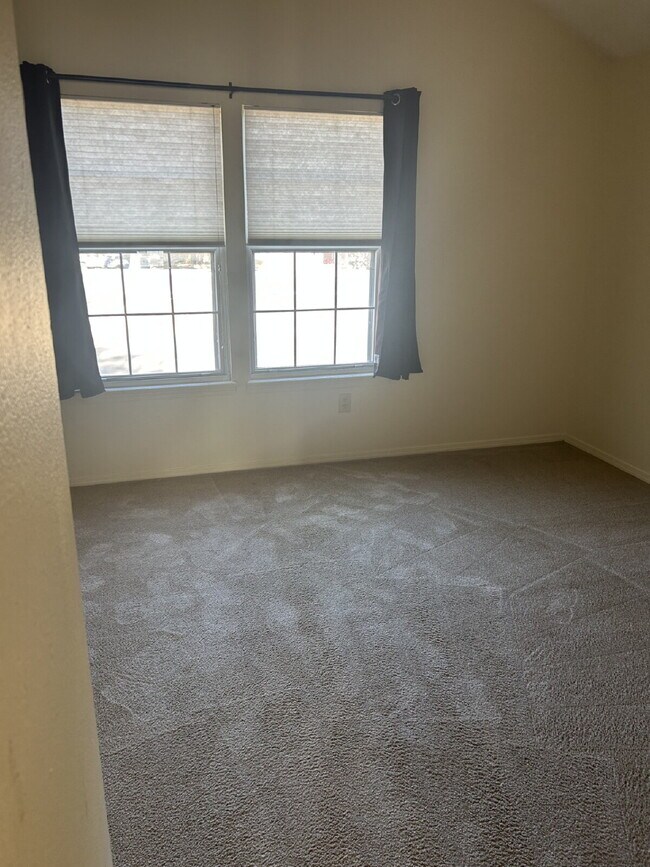 Building Photo - "Charming 2-Bed Condo Retreat with 2.5 Baths in Littleton - 1000 Sq Ft of Comfort!"