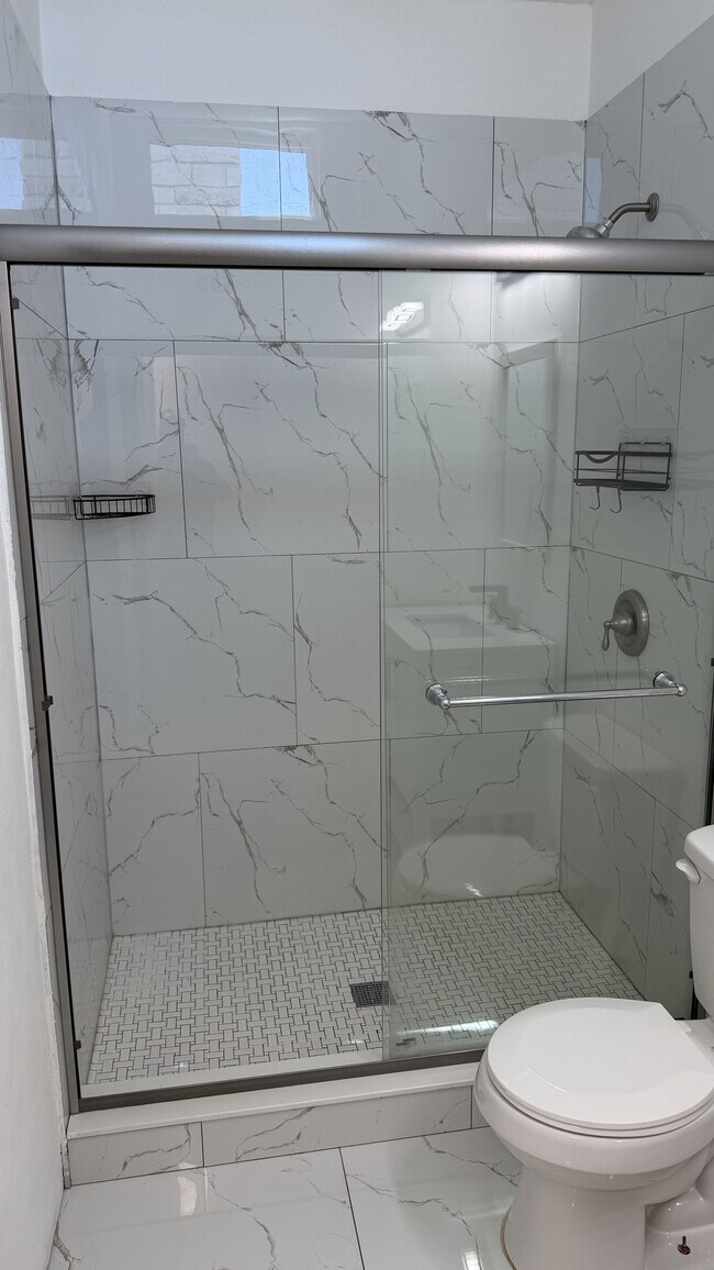 Building Photo - 215 Woodland Ave