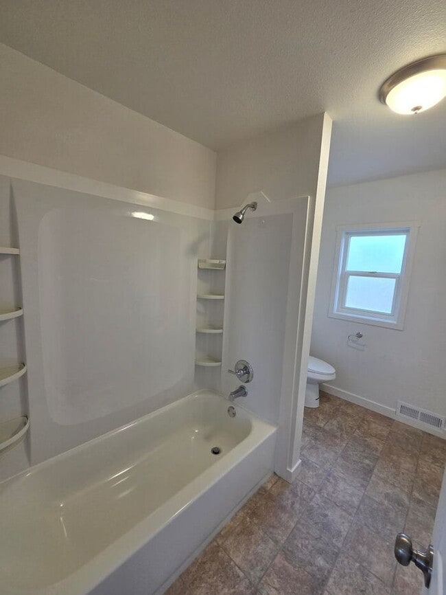 Building Photo - 3 Bed, 1.5 Bath Home in Tacoma! **MOVE IN SPECIAL** $500 OFF First Month Rent!!