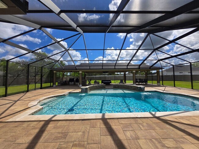 Building Photo - Gorgeous 4-Bedroom Home with Office, Pool,...