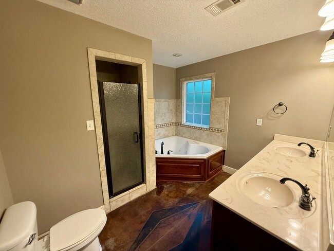 Building Photo - 3220 Horseshoe Trail