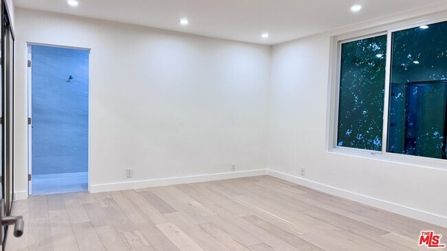 Building Photo - 414 N Palm Dr