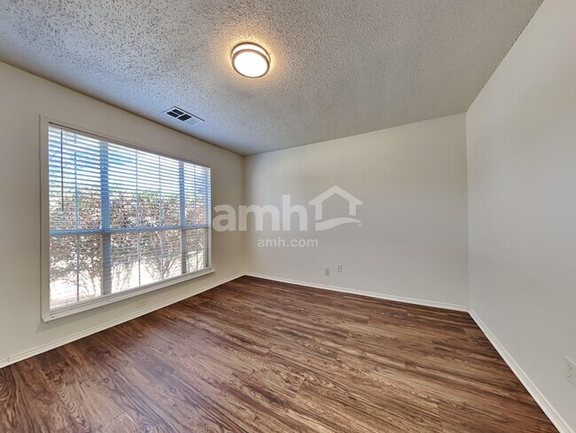 Building Photo - 8200 Dynasty Dr