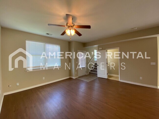 Building Photo - 133 The Heights Dr