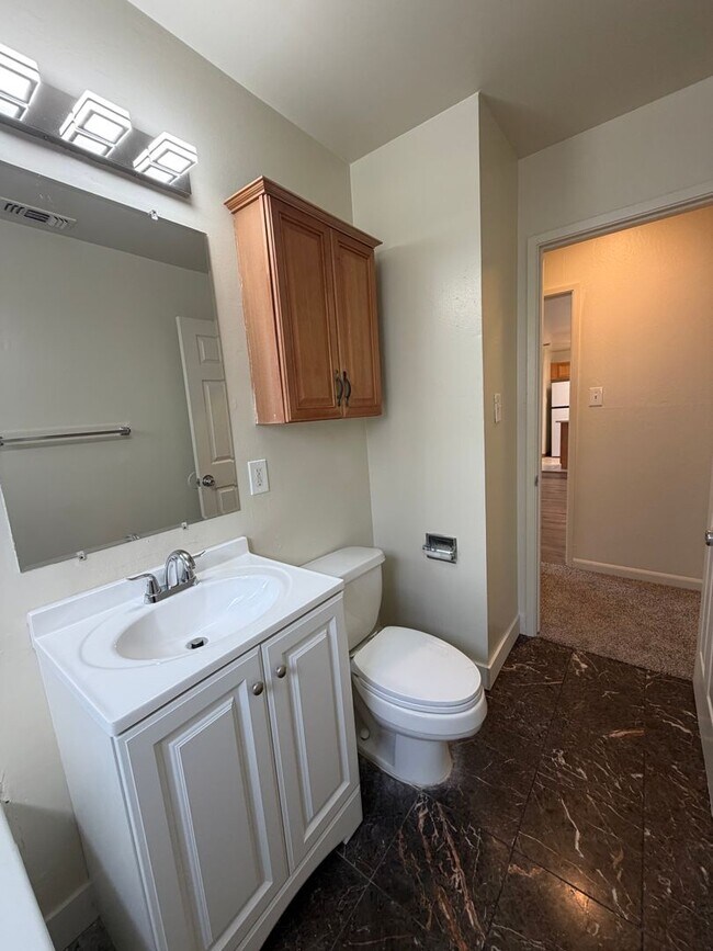 Building Photo - 7109 Thomas Dr