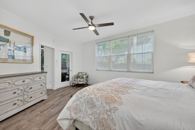 Building Photo - 8390 Excalibur Cir