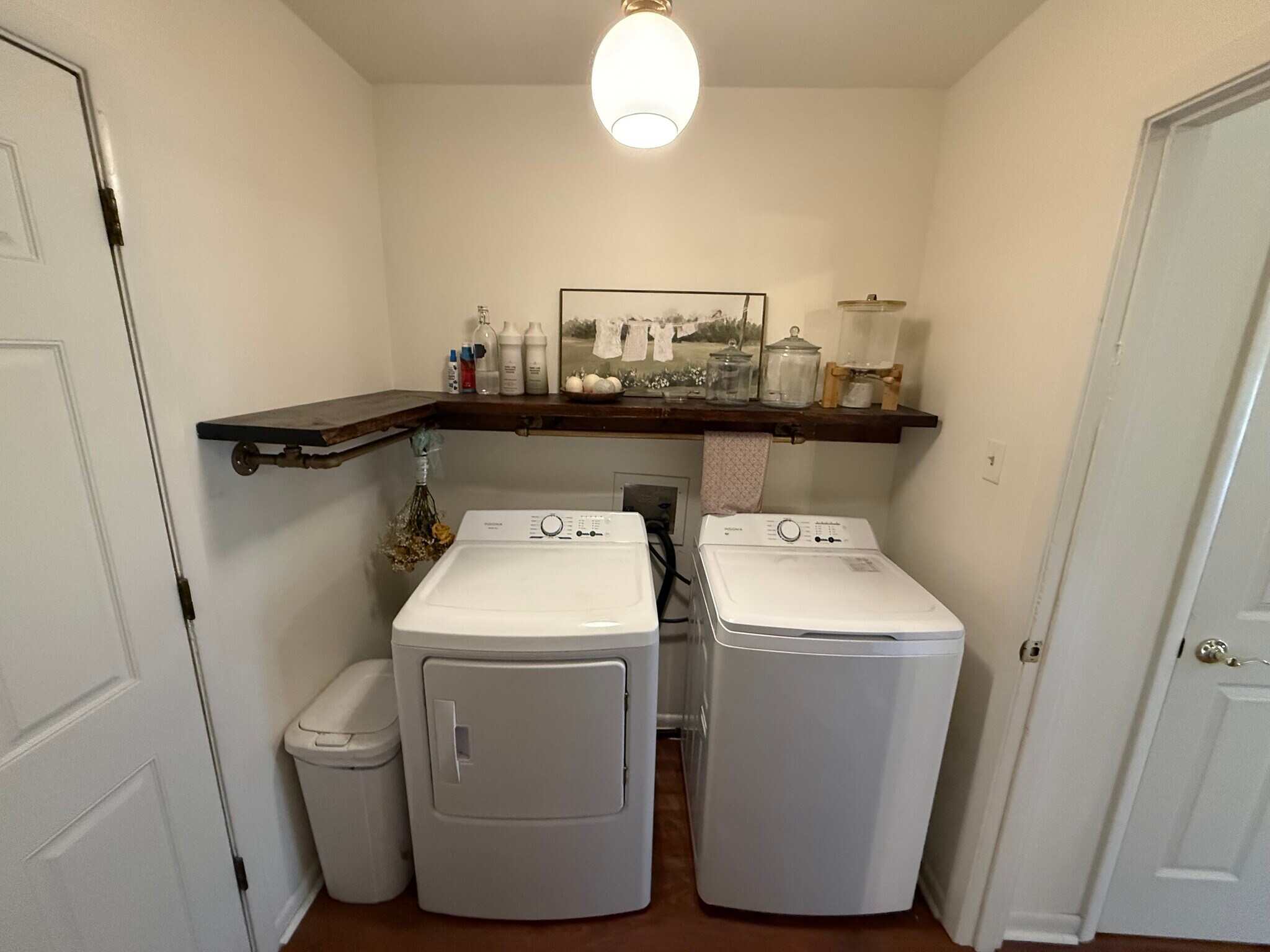 Laundry room - 9446 High Point Rd