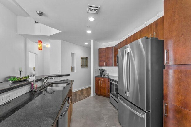 Building Photo - 300 S Australian Ave