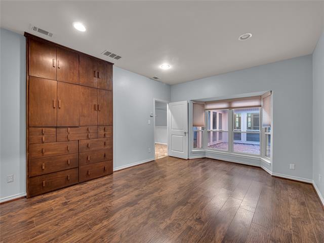 Building Photo - 6940 Clearhaven Dr