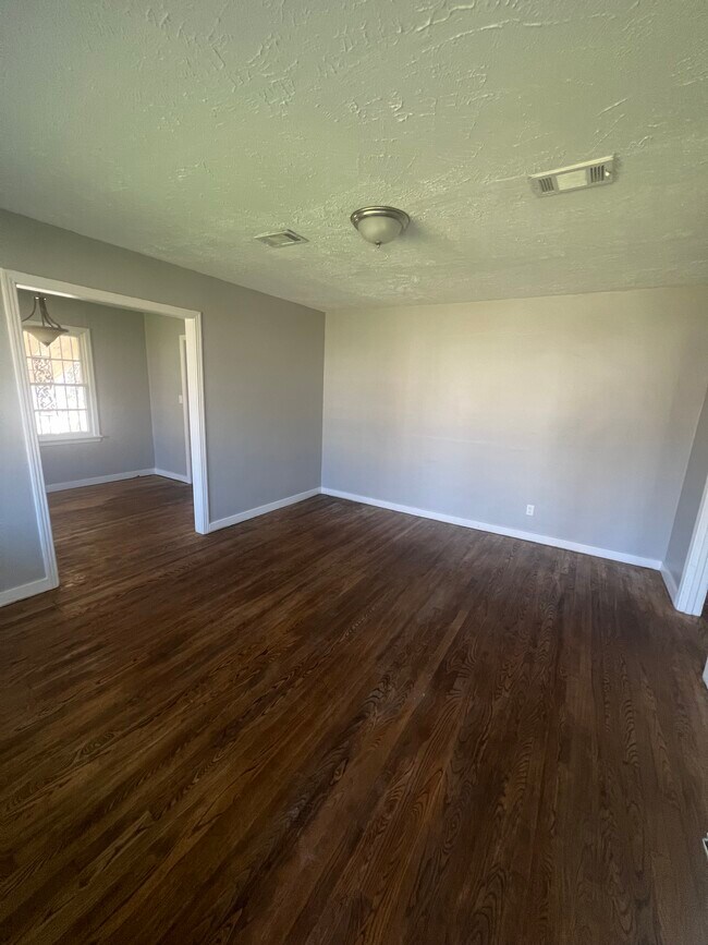 Building Photo - 2255 W Ridgeway St