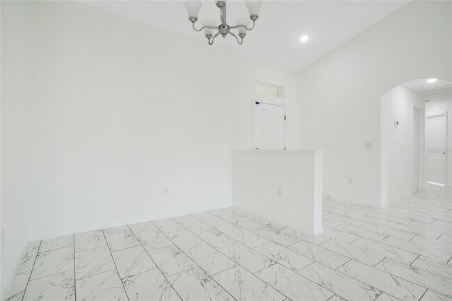 Building Photo - 207 Denton Ave