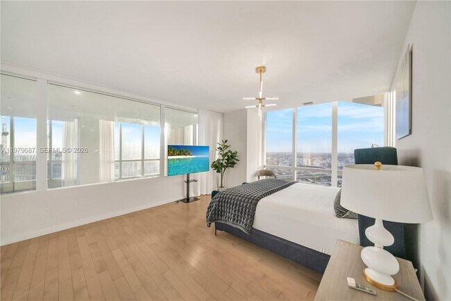 Building Photo - 851 NE 1st Ave