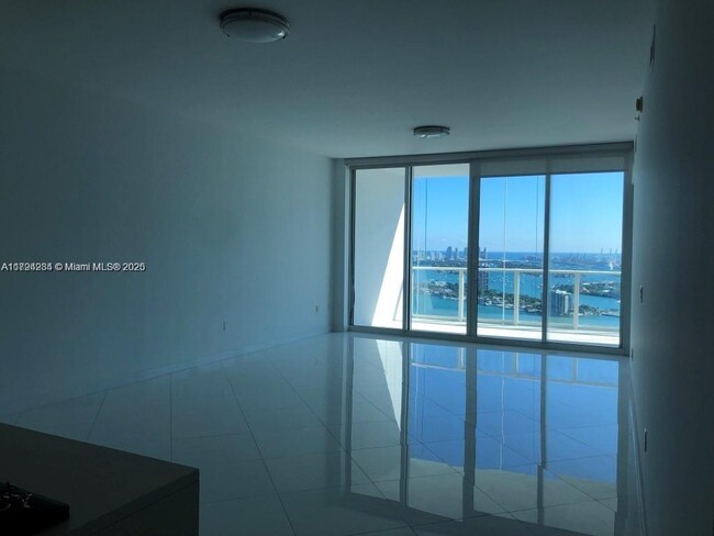 Building Photo - 2020 N Bayshore Dr