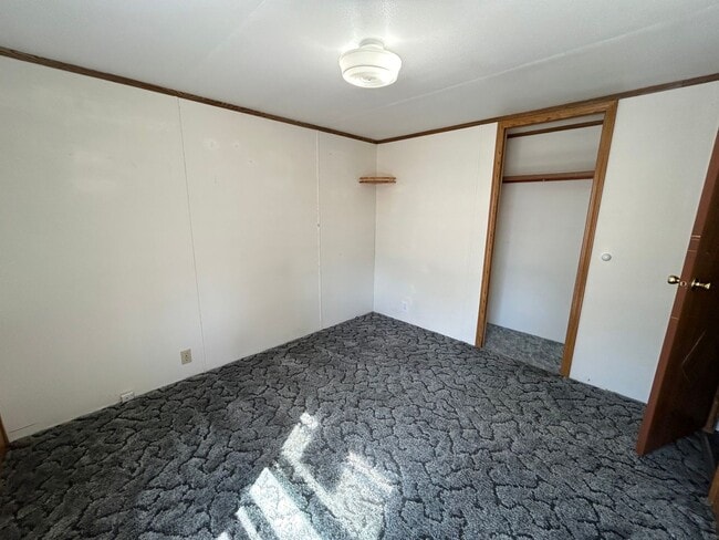 Building Photo - 3 Bed 2 Bath Mobile Home W/ Many Amenities...