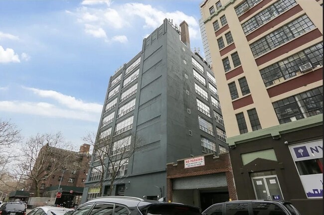 Building Photo - 176 Johnson St