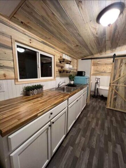 Building Photo - 6554 OR-238