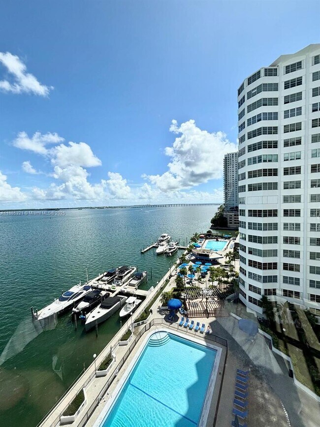Building Photo - 801 Brickell Bay Dr