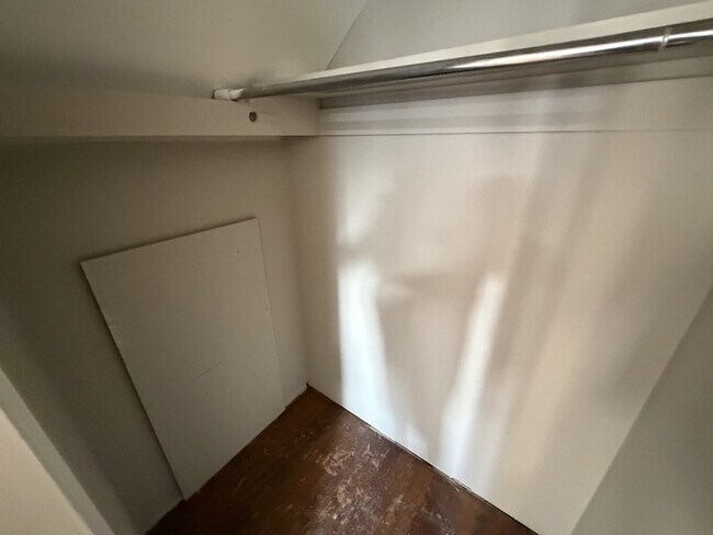 Building Photo - 4300 E 175th St