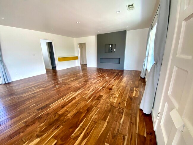 Building Photo - 4634 Alma Ave
