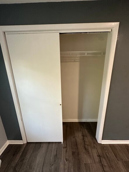 Building Photo - 565 Hunter Ave