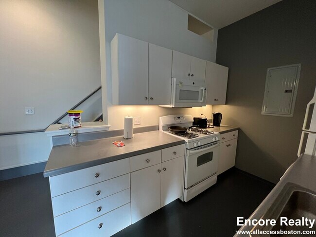 Building Photo - 160 E Berkeley St