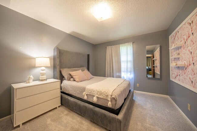 Building Photo - Charming Home in Valley View Gardens