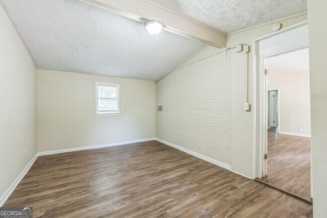 Building Photo - 16 Bromack Dr SE