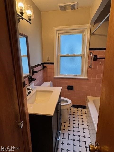 Building Photo - 385 E 271st St