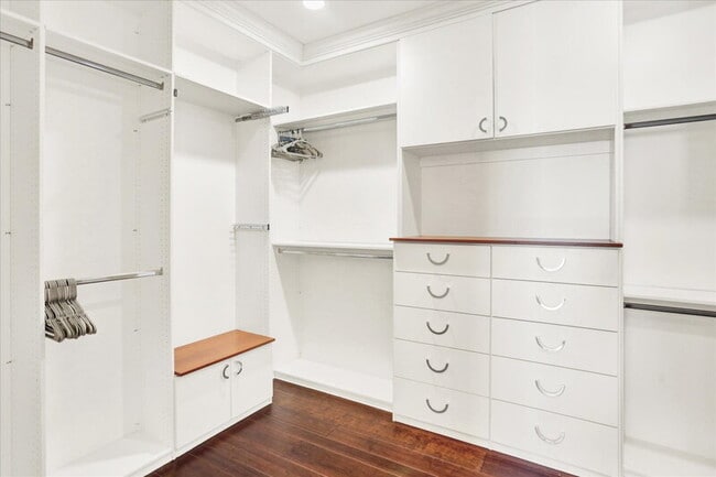 Building Photo - 7576 Oasis Dr