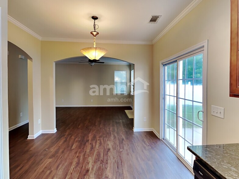 Building Photo - 544 Knothole Ln