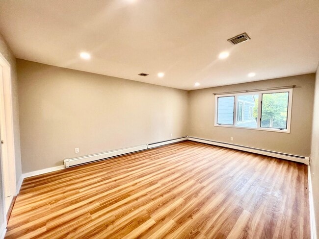 Building Photo - 4C Cove Ln