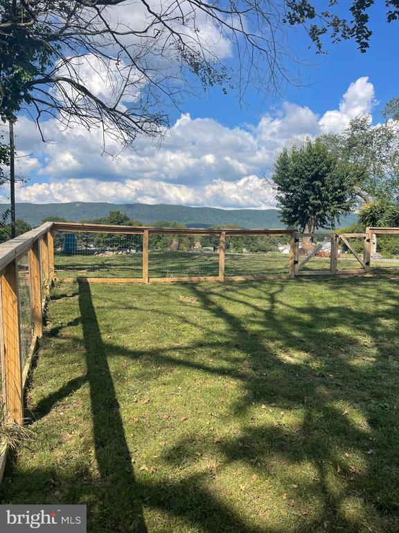 Building Photo - 104 Linden Ln