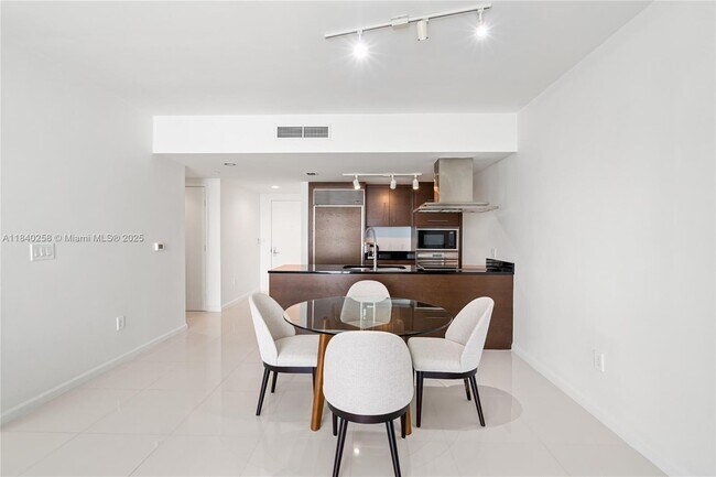 Building Photo - 495 Brickell Ave
