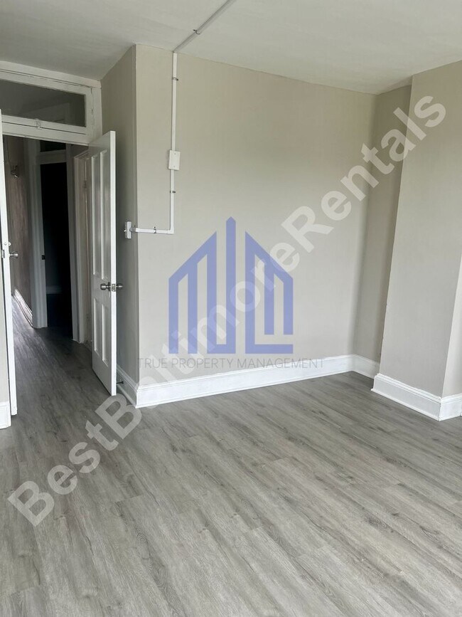 Building Photo - Spacious 3 Bedroom in West Baltimore