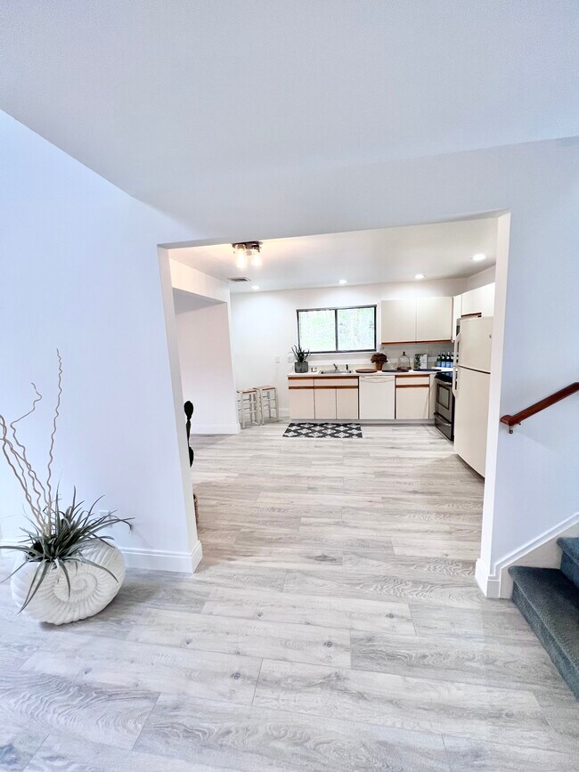 Building Photo - 15 Lantern Cir