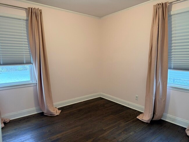 Building Photo - 541 E Bennett Ave