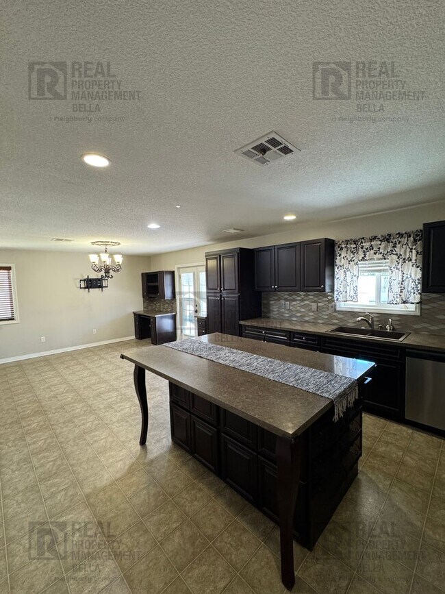 Building Photo - Spacious 4-Bedroom Menifee Home with Downs...